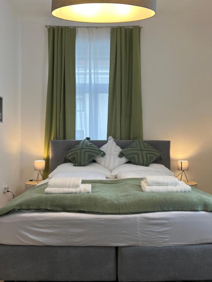 Spacious & Deluxe Big Apartment Near Prater Viena Exterior foto