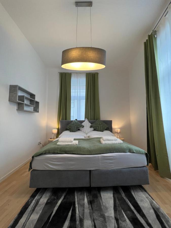 Spacious & Deluxe Big Apartment Near Prater Viena Exterior foto